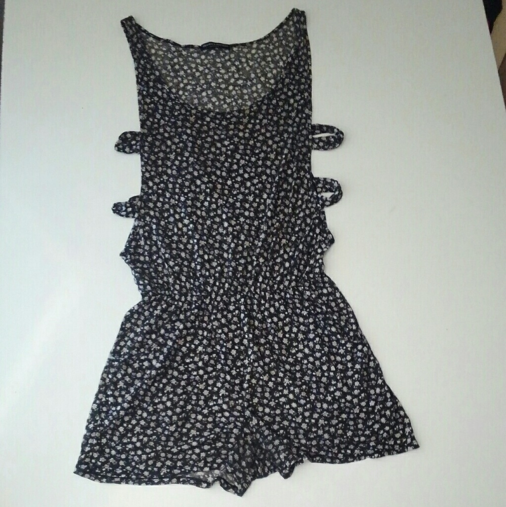 Open Side Romper Shorts - Picture 2 of 8